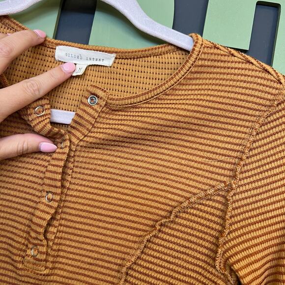 Gilded Intent Fitted Cropped Raw Hem Orange Long Sleeve Top Medium - Picture 2 of 2